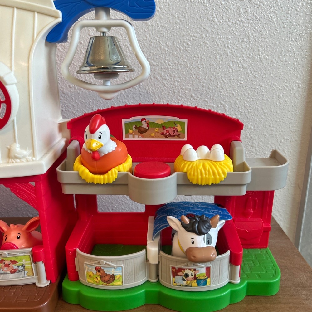Fisher-Price Little People Caring for Animals Farm Playset with 4 Figures - Picture 4 of 10